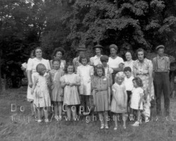 Group photo including the Vigrass family, ca. 1920s 30s Family photo